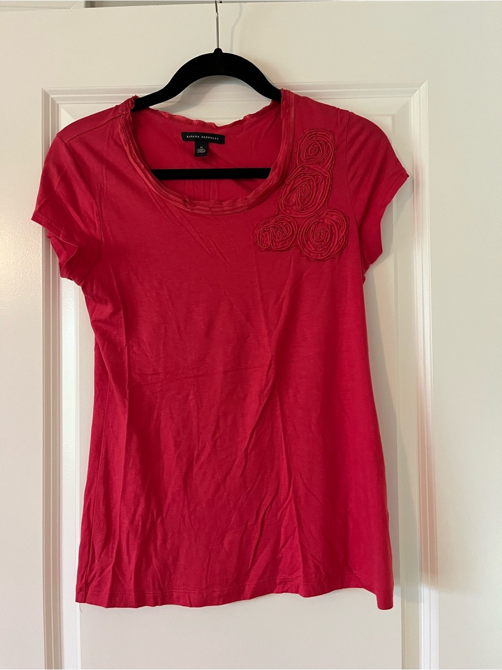 Banana Republic rose appliqué tee